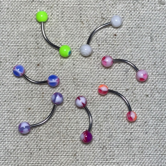 16g curved barbell - Picture 1 of 9